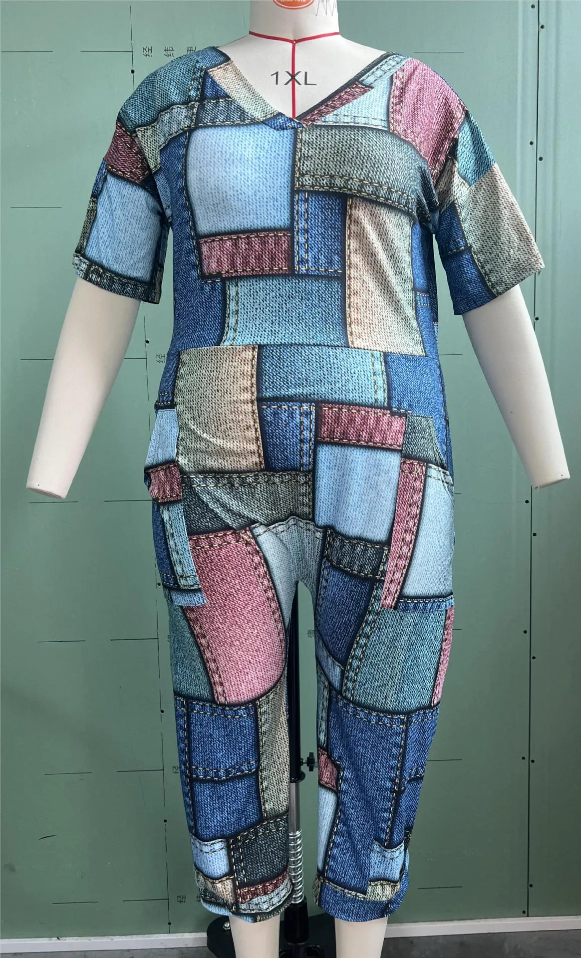 Loose fitting V-neck printed jumpsuit AY2862