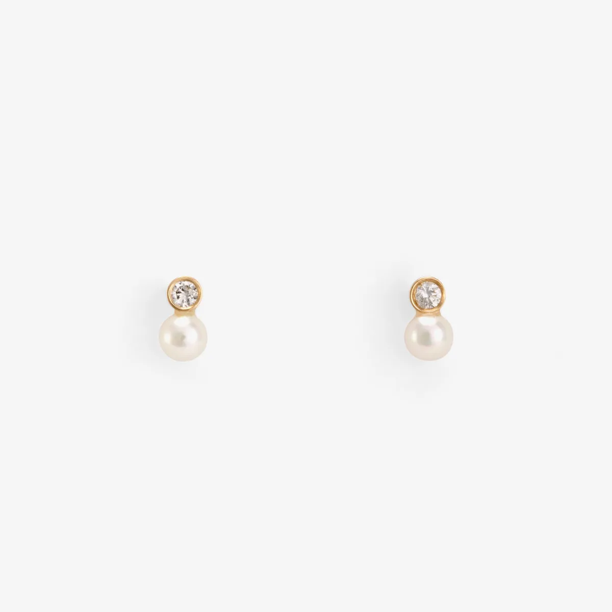 Mixed Media Pearl/White Diamond Studs | E5701PW