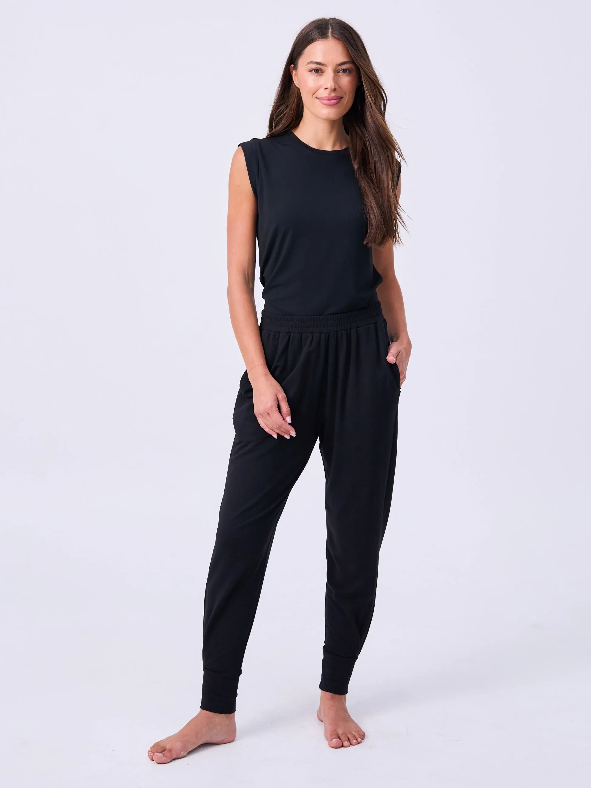 Side Pleat Jogger Jogger - Black