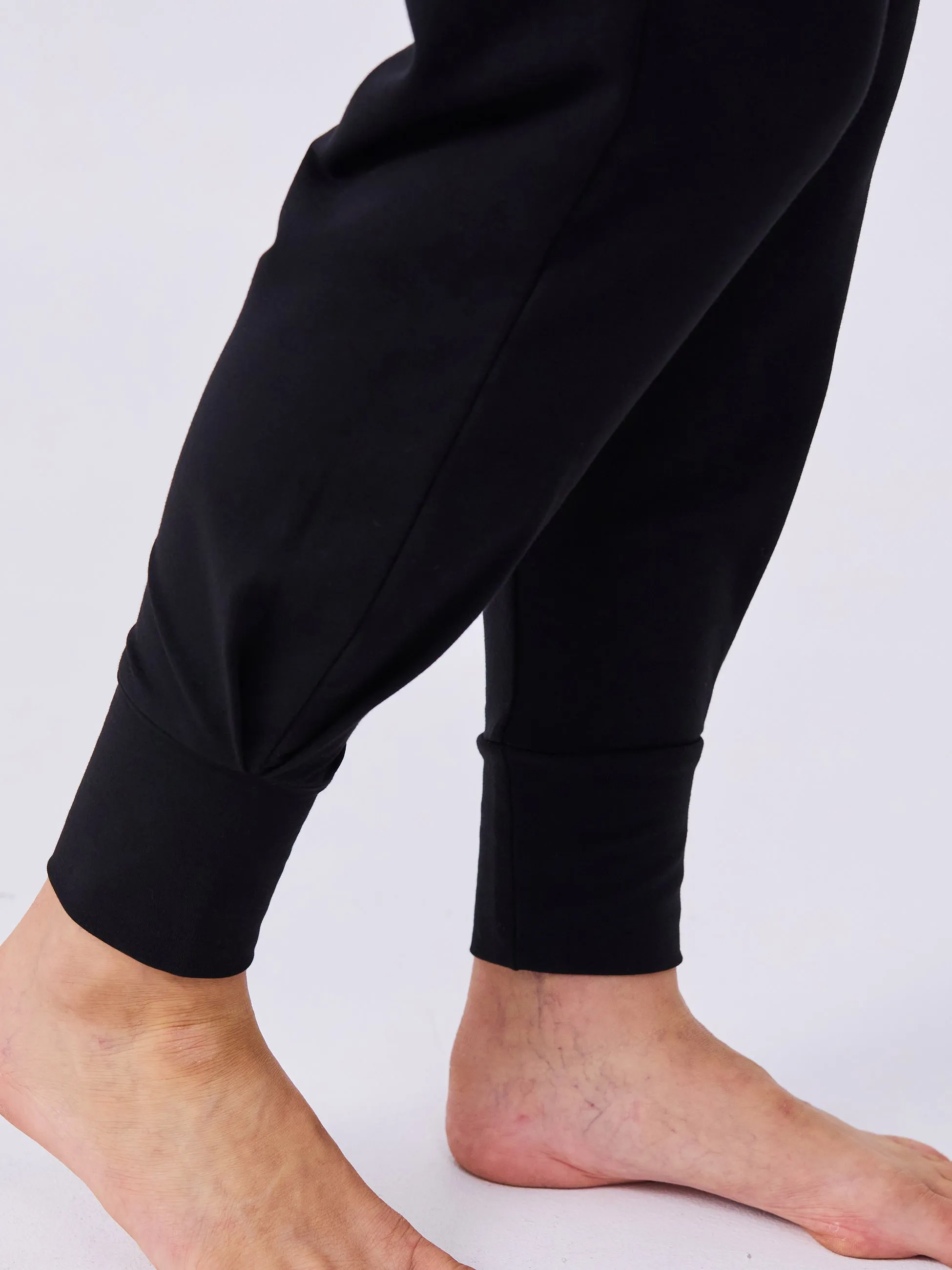 Side Pleat Jogger Jogger - Black