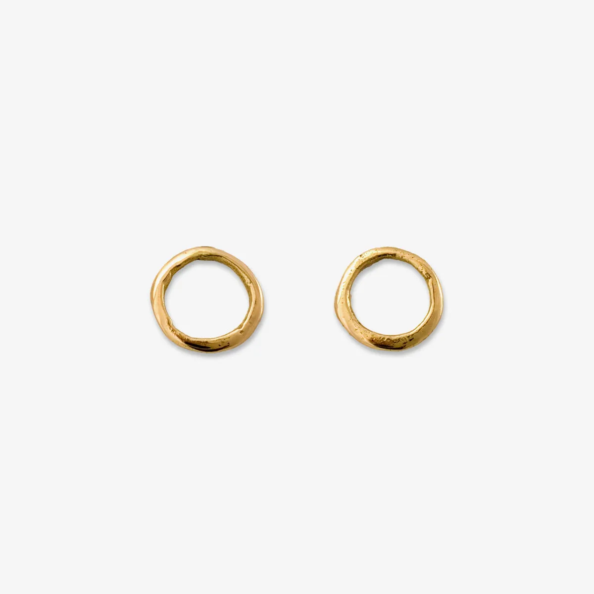 Small Circle Studs | E0101